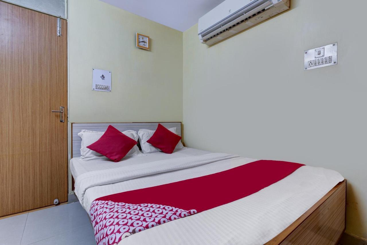 Oyo Hotel Satguru Джамшедпур Экстерьер фото